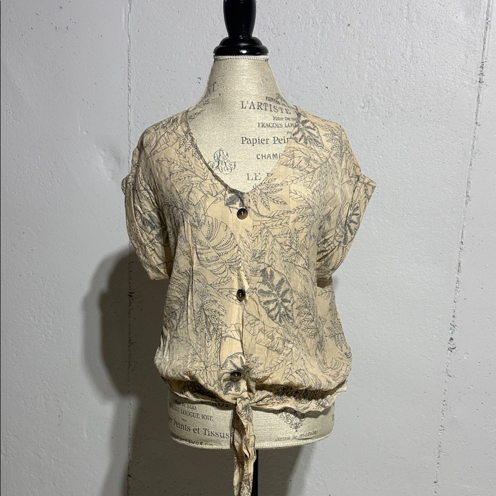 Chic Beige Leaf Print Blouse
